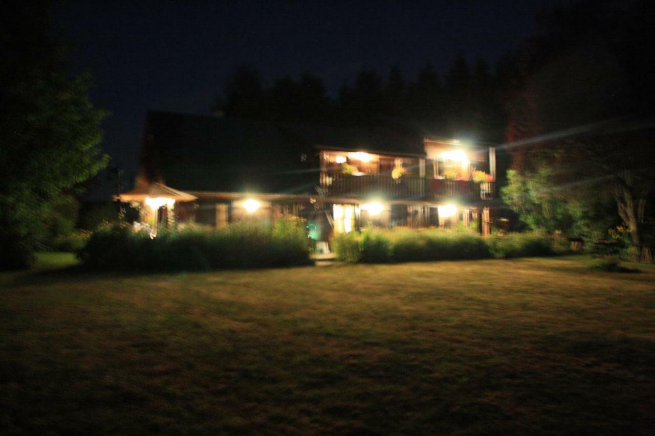 Spruce Lake Sauviat-sur-Vige Exterior foto